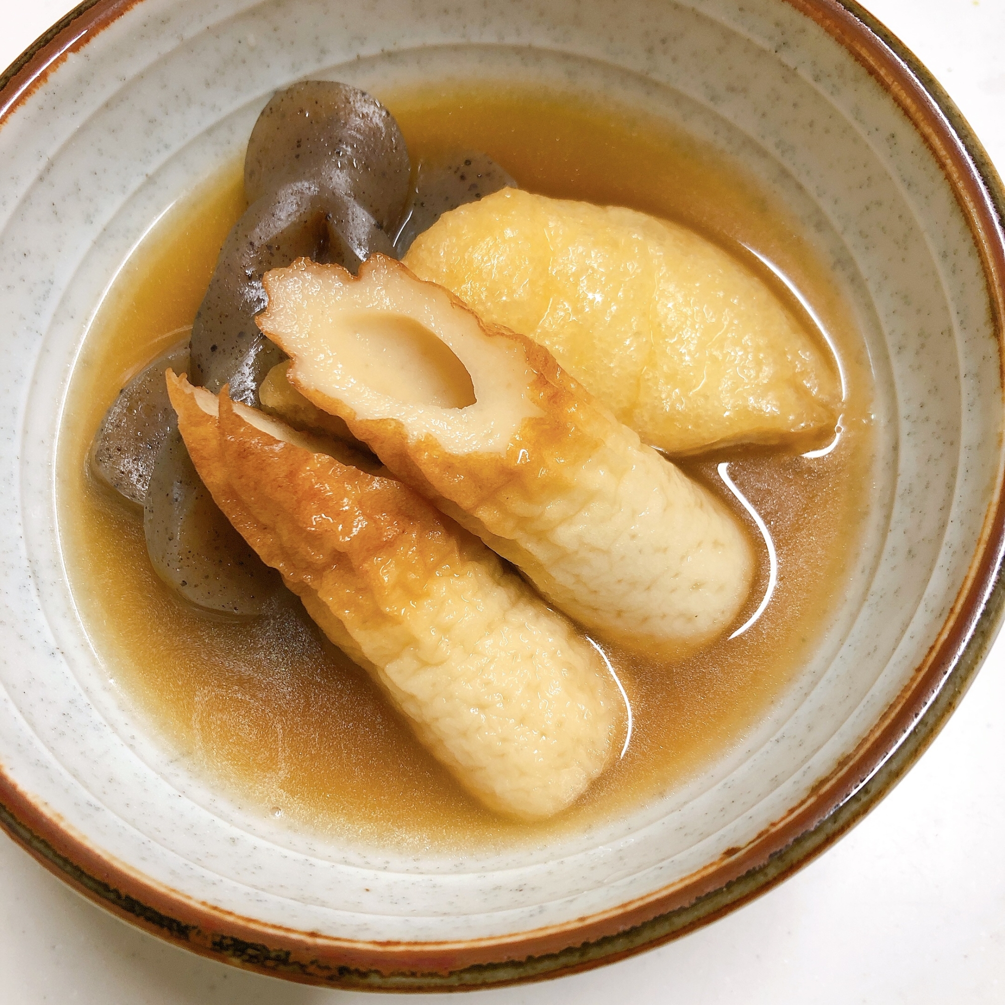 作り置きにも♪こんにゃく・ちくわ・油揚げの煮物