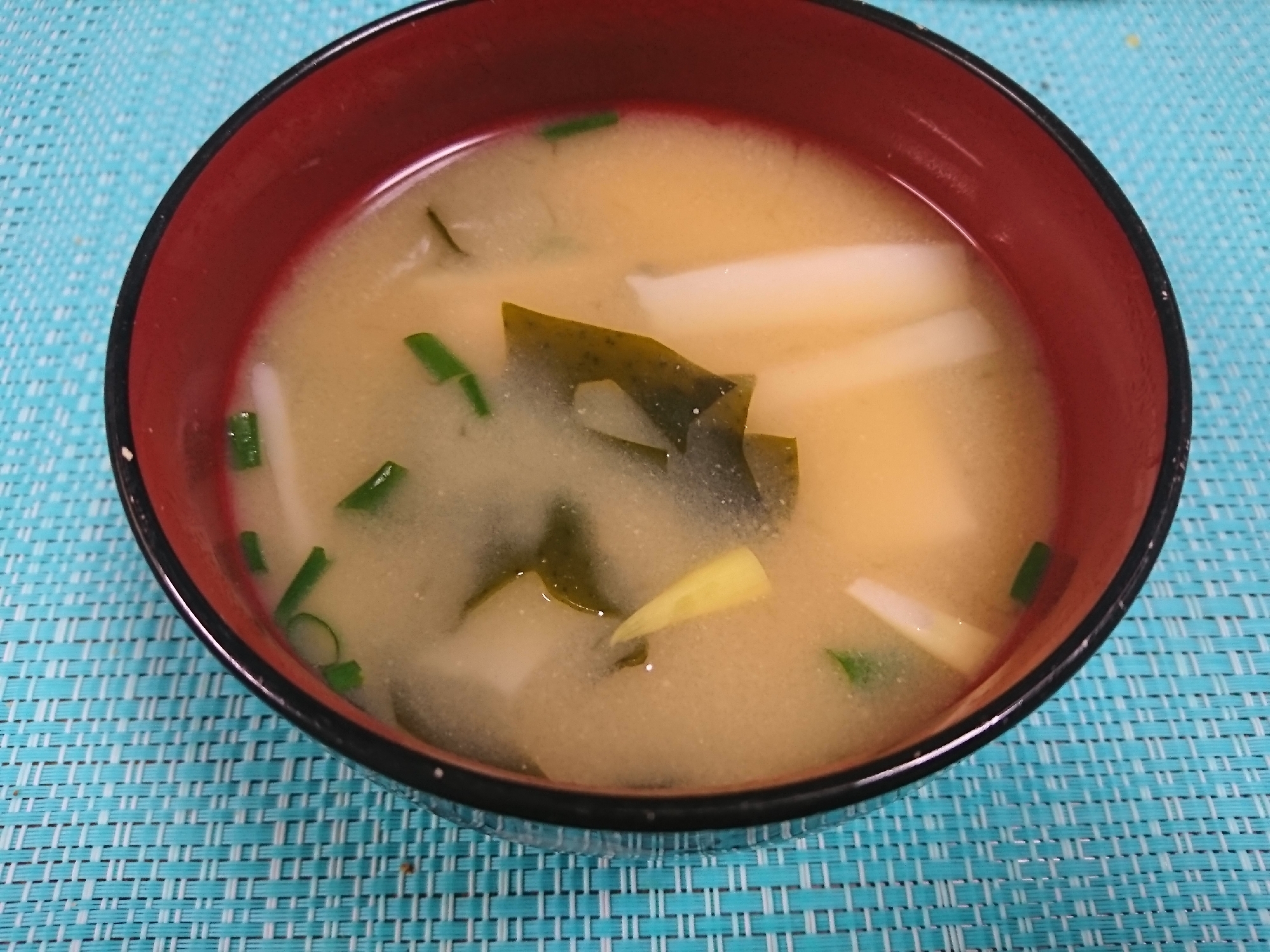 長芋とわかめの味噌汁