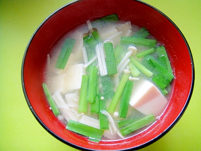 豆腐とえのきニラの味噌汁