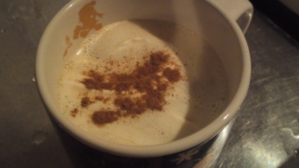 ウィンナーコーヒーにシナモンも良いですね。ホイップクリームが溶けちゃいましたが、とても美味しかったです。