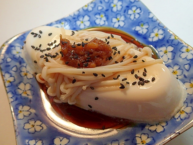 えのき茸と金山寺味噌と黒胡麻の冷奴