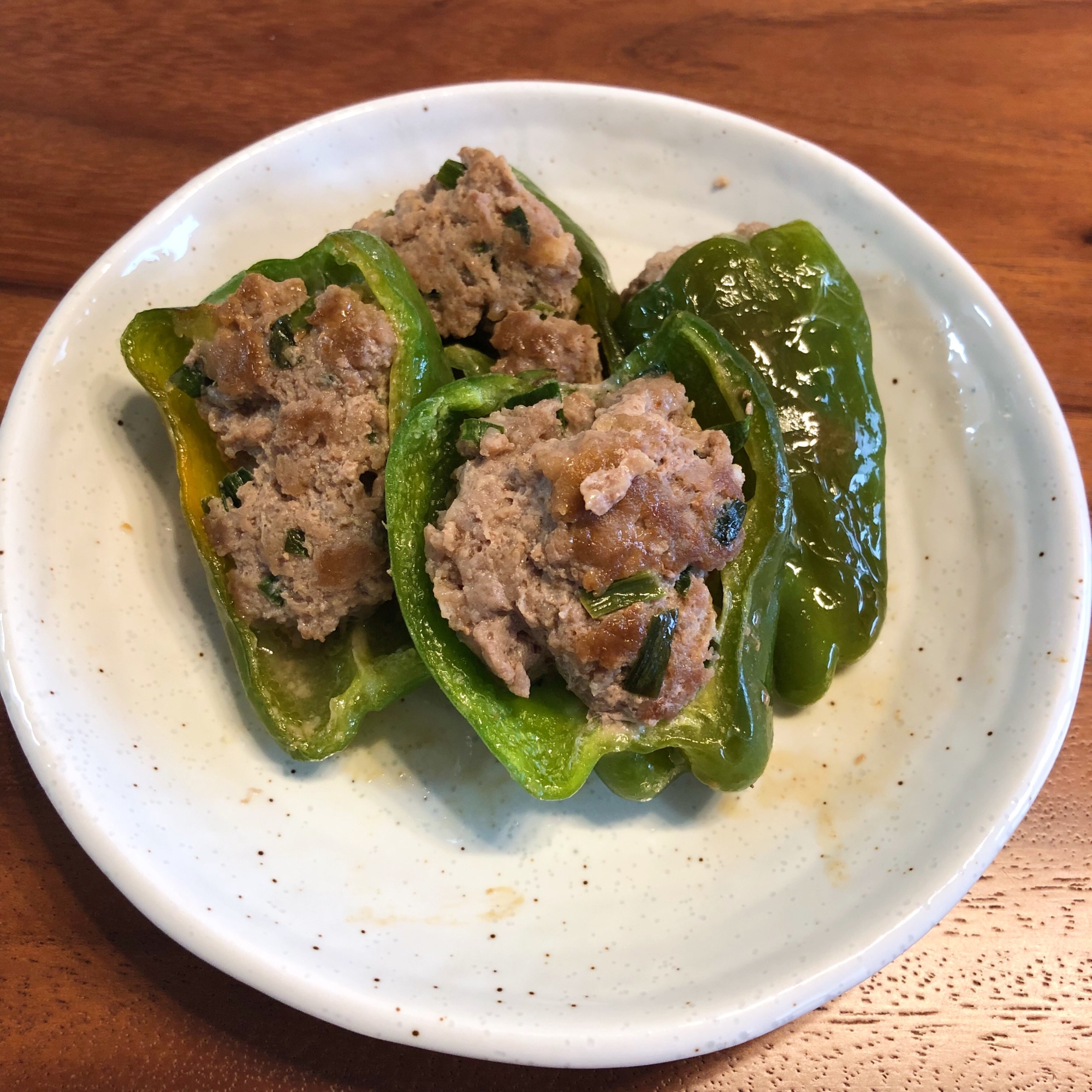 意外と楽ちん！ピーマンの肉詰め♪餃子風味！