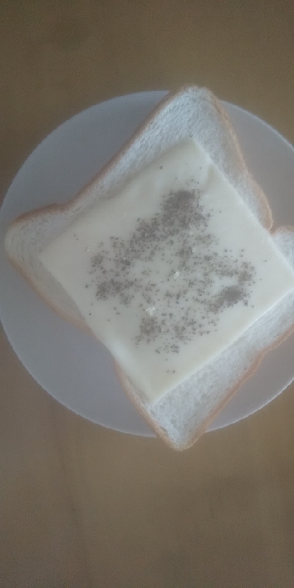 朝食に☆ごまチーズトースト