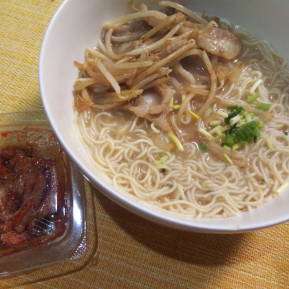 ニンニク香るスタミナラーメン(キムチ入り)