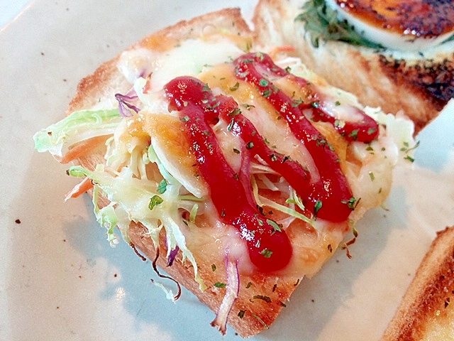 ケチャップで　千切り野菜ととろけるチーズのトースト