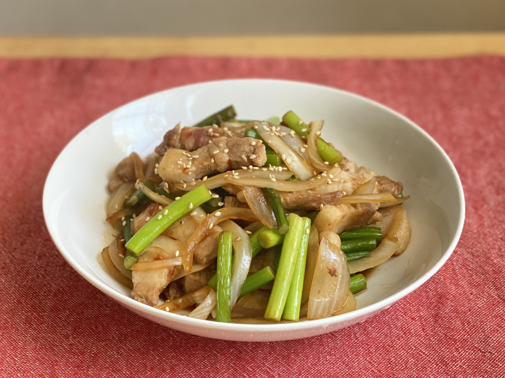 夏バテ解消に！豚肉とニンニクの芽のピリ辛炒め