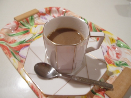 marironさん、おはようございます♪
娘の部屋からチョコレートを失敬して作りました(^w^)
目覚めの一杯です♪
コーヒーレシピが沢山あって嬉しいです^^