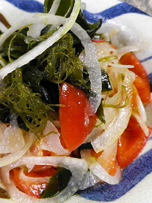 トマト玉ねぎ海藻サラダ