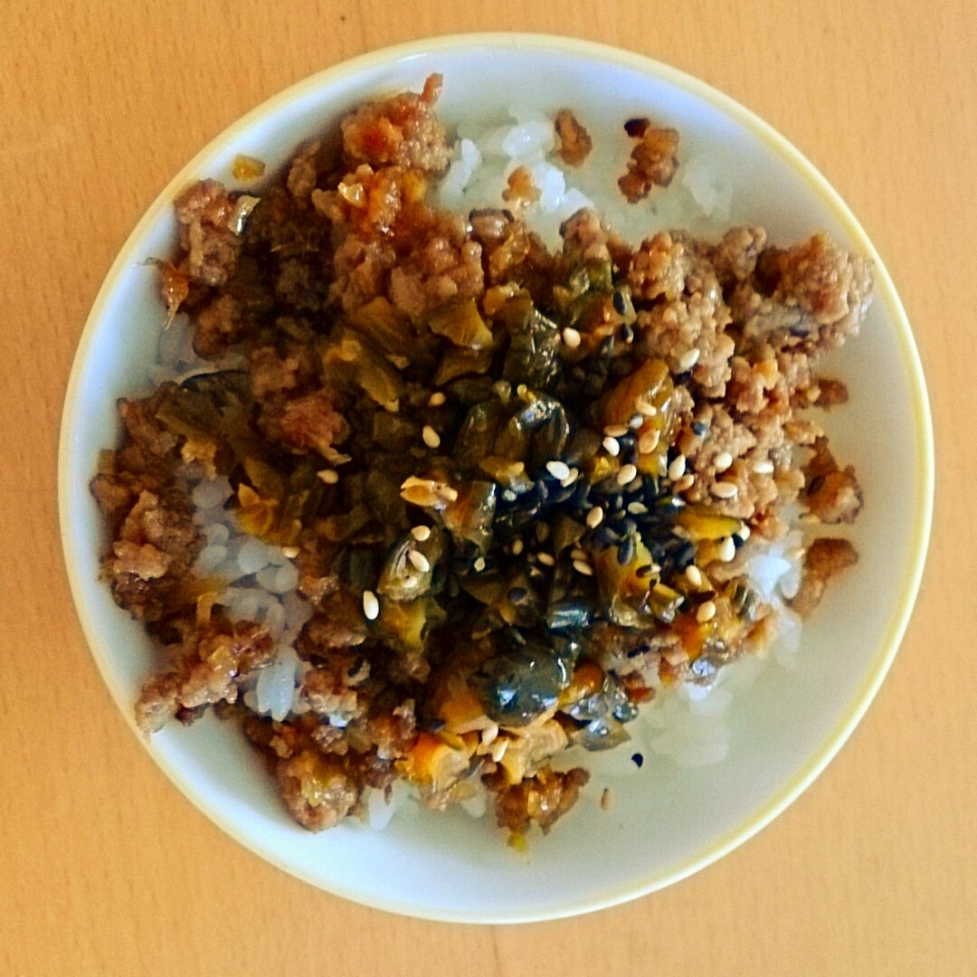 肉そぼろ丼 きゅうりのキューちゃんアレンジ レシピ 作り方 By Kurage 楽天レシピ