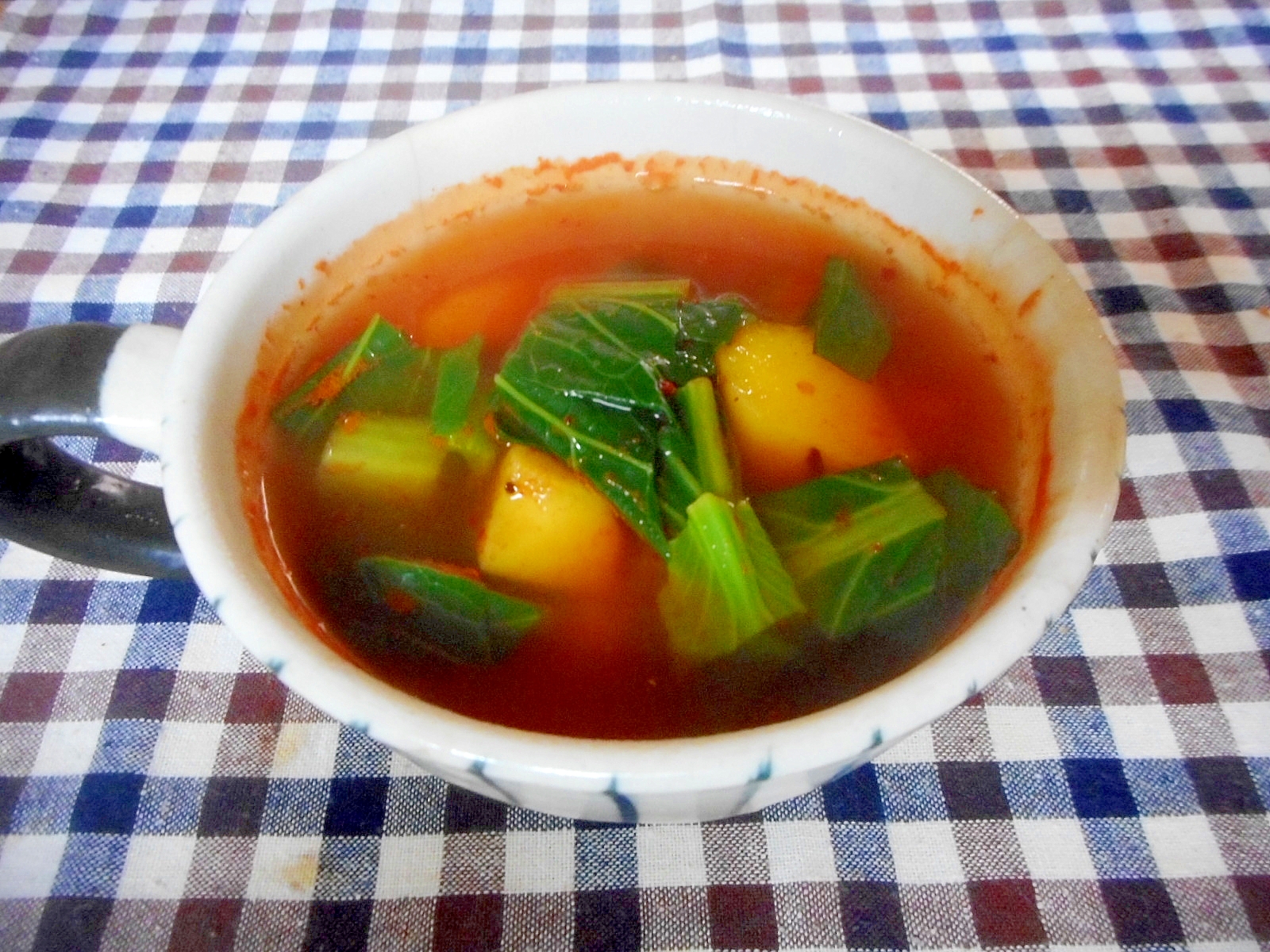 さつま芋と小松菜のピリ辛スープ