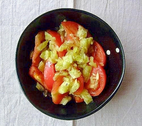 きゅうりの種とトマトのサラダ
