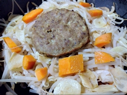 粗めの鶏肉の食感が良いですね♪