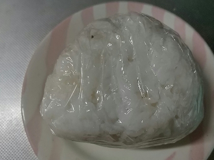 蒸し鶏と塩昆布のおにぎり