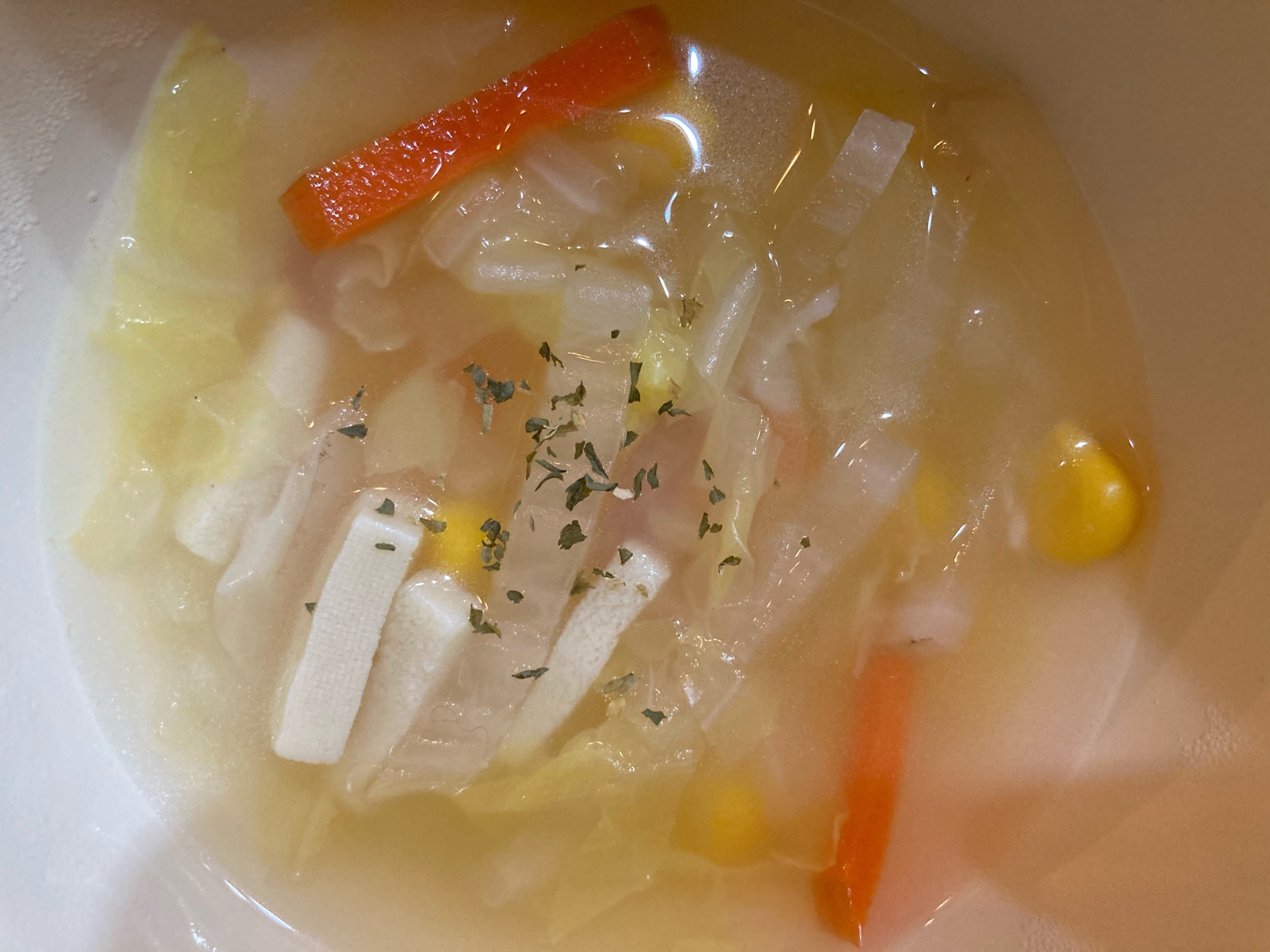 大根と白菜と人参とコーンと高野豆腐のスープ
