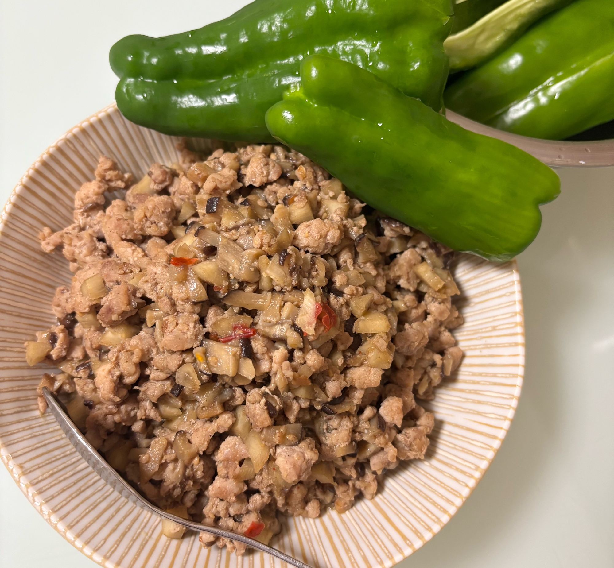 ぱりぱりピーマン肉味噌のせ♪