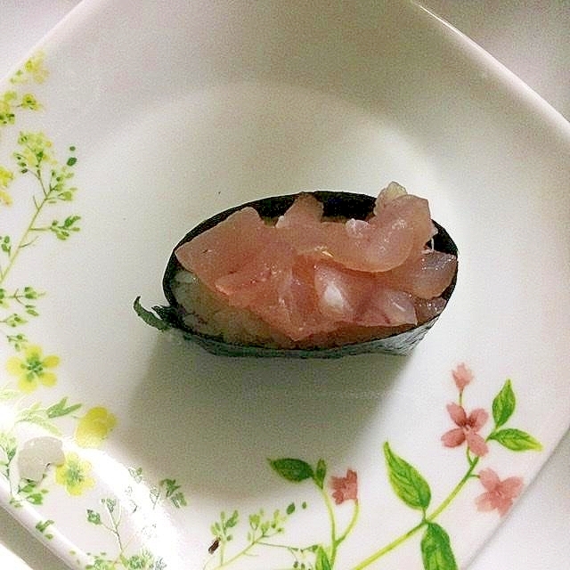 ビンチョウマグロの軍艦巻き