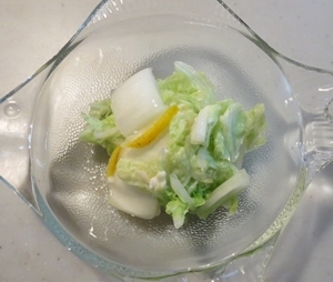 白菜のお漬物に柚子と昆布を入れるとぐ～と美味しくなりますね。
2日間で食べてしまいました。ごちそうさま