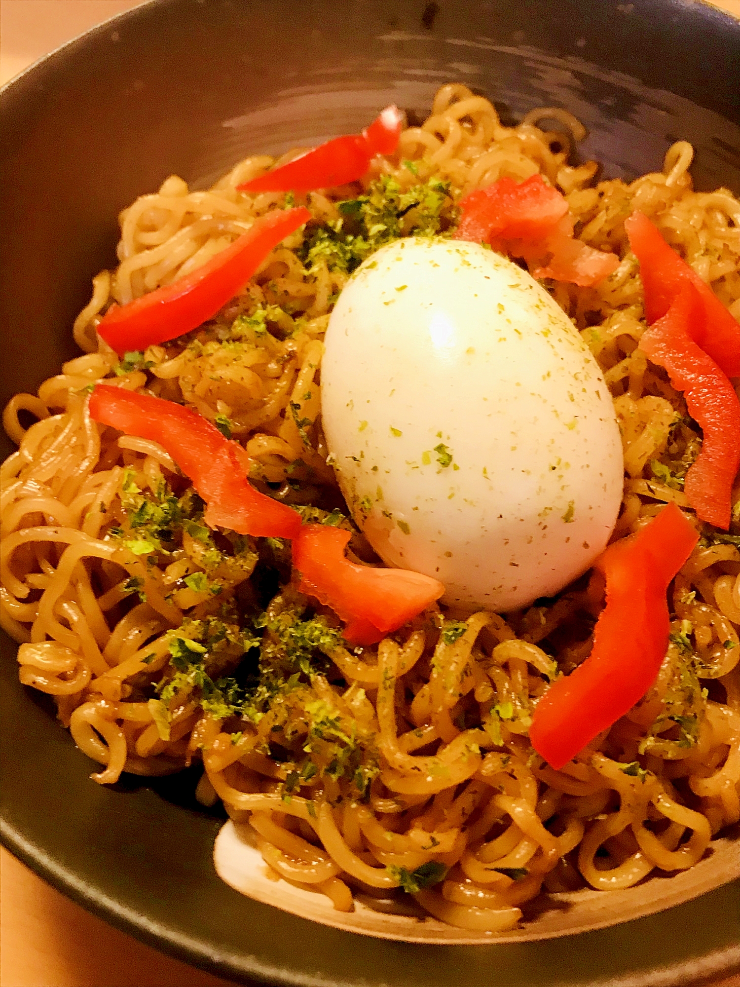 日清焼そばでつくる●鳥の巣風？ゆで玉子焼きそば