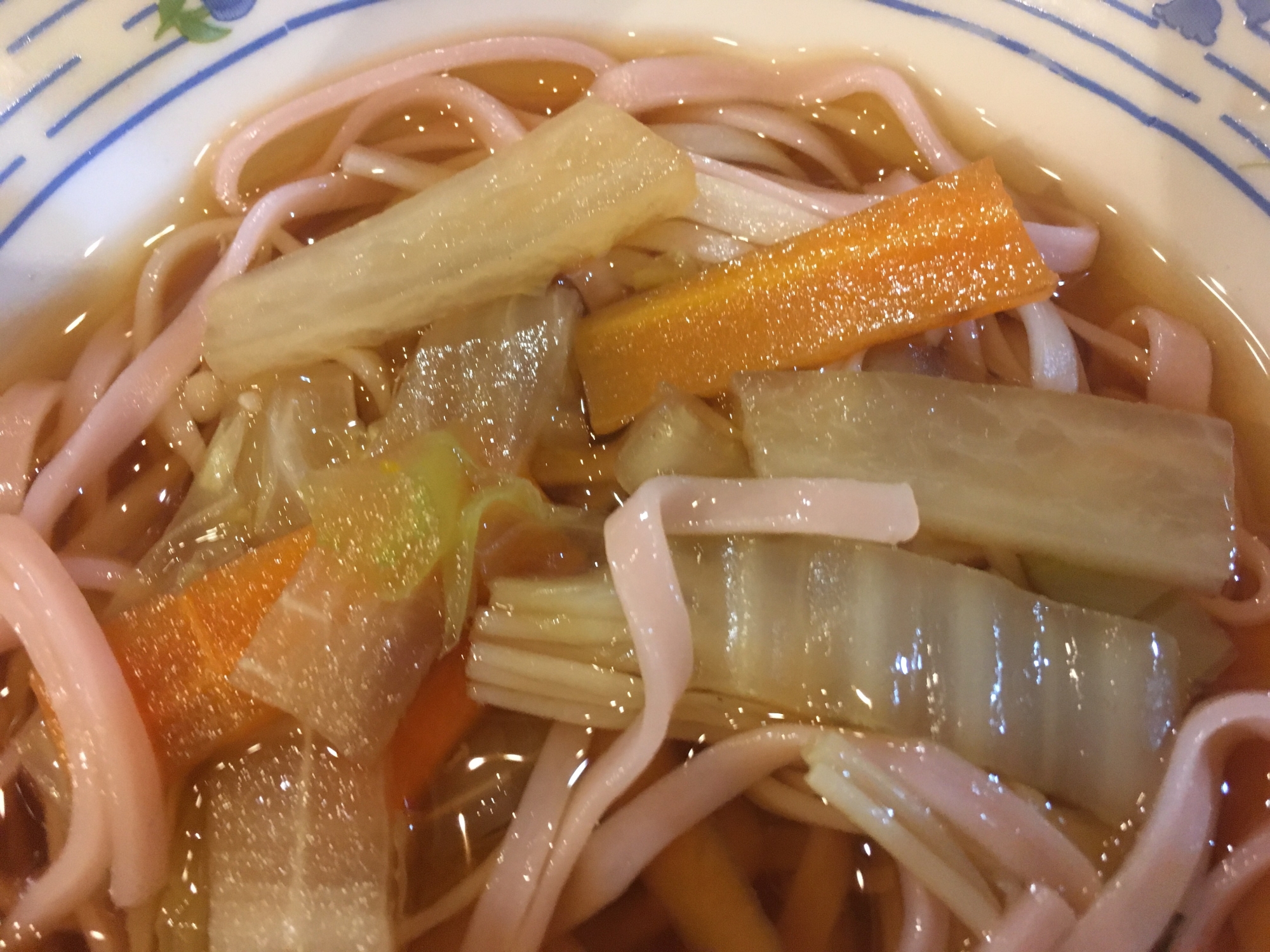 大根とにんじんと白菜のかけうどん