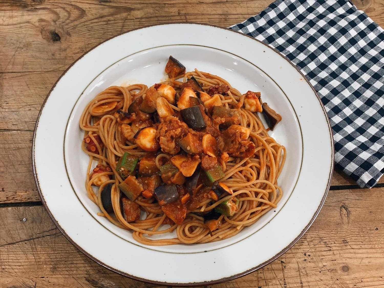 シーフードと夏野菜のパスタ トマトソースをアレンジ レシピ 作り方 By くらし舎 Web Shop 楽天レシピ シーフードと夏野菜のパスタ トマトソースをアレンジ レシピ 作り方 By くらし舎 Web Shop 楽天レシピ