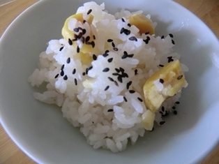栗ご飯は、お米と餅米とお酒が無いとおいしくないですよね。シンプルだけと、一番おいしく出来る方法だと思います。
