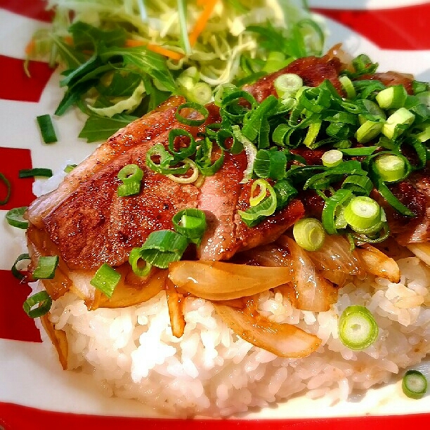 ガッツリ系 わさびバター醤油ソースのステーキ丼 レシピ 作り方 By まさむね55 楽天レシピ