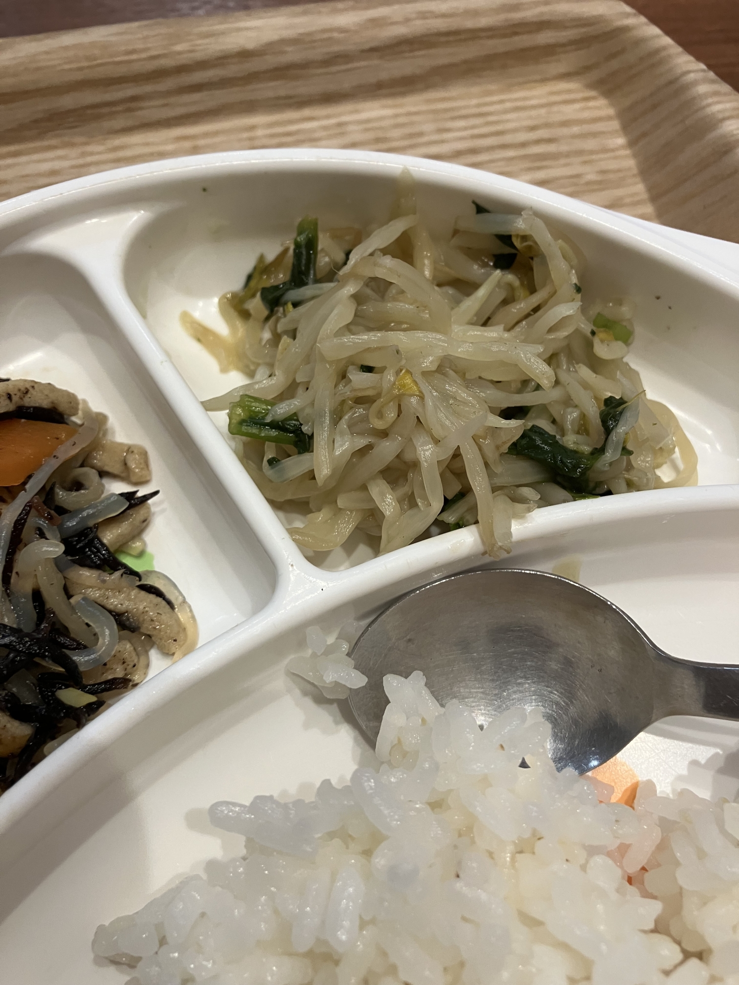 ほうれん草ともやしの胡麻油炒め