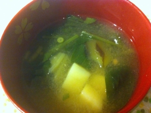 小松菜とジャガイモのお味噌汁