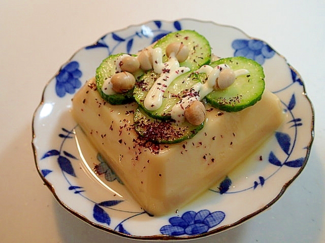 ゆかりマヨで　胡瓜と炒り大豆の卵豆腐