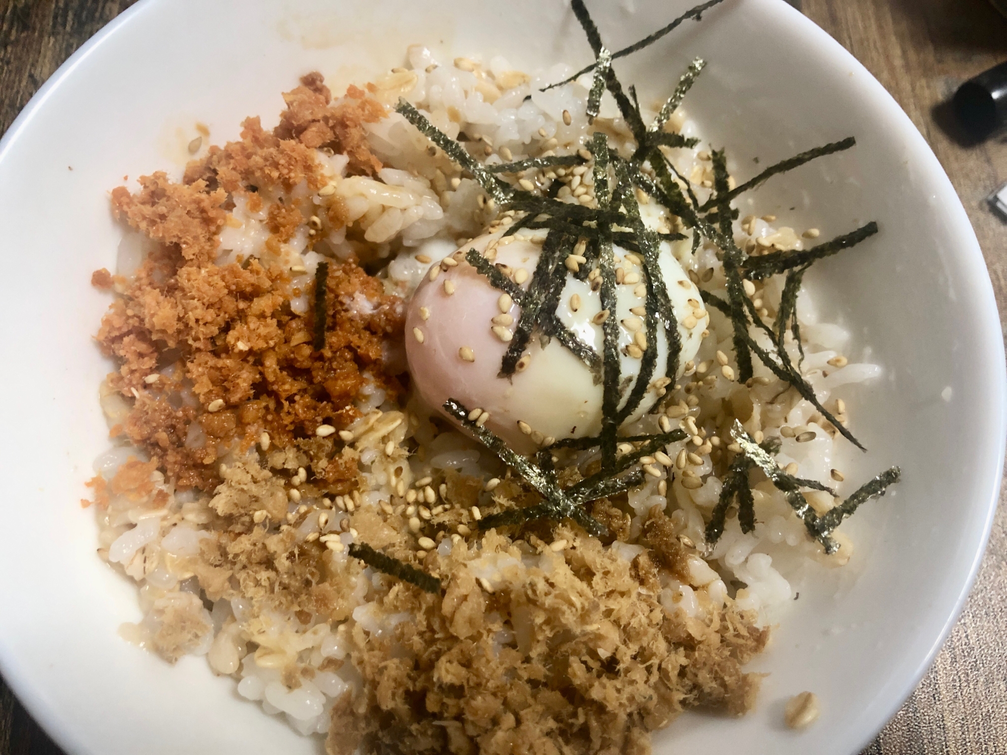 サバ＆鮭めんたいの温玉丼