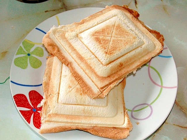 レンジでカスタード！たっぷり挟むホットサンド♪