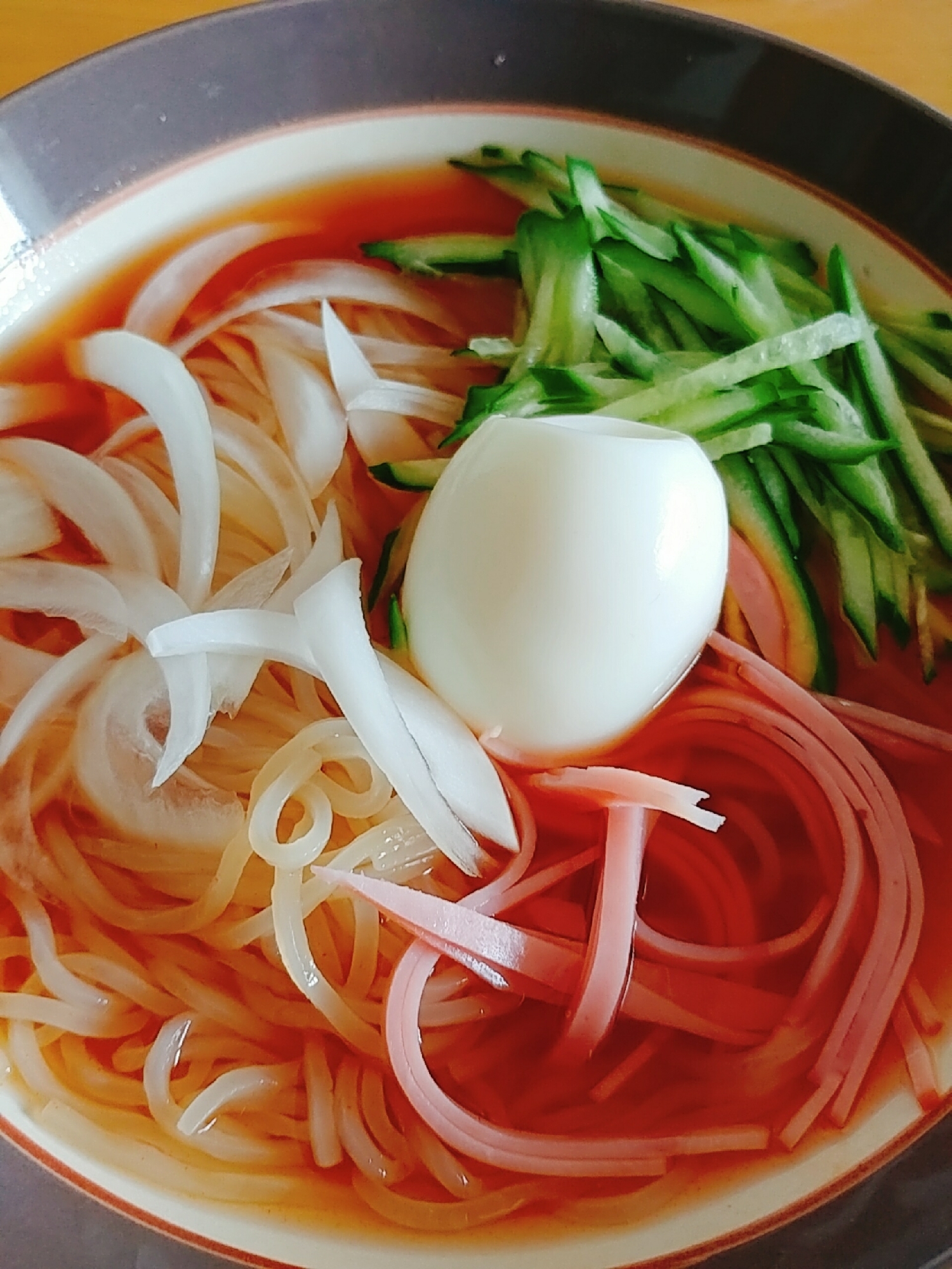 たまね　ハム　茹で卵　きゅうりの冷麺