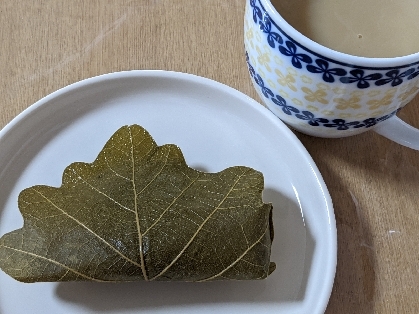 ずっと前のレポし忘れてた分ですが（こどもの日の柏餅）おいしいティータイムでした♪