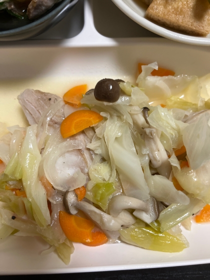 想像より美味しい♡たらとキャベツの塩バター蒸し