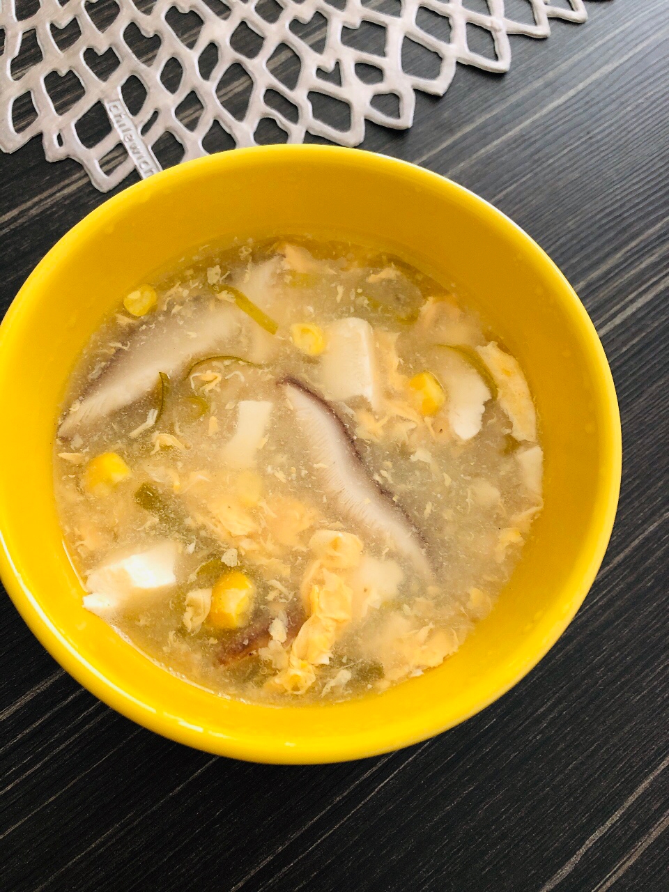 干し椎茸と豆腐とコーンの卵中華スープ