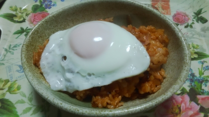 ケチャップライス　目玉焼のせ