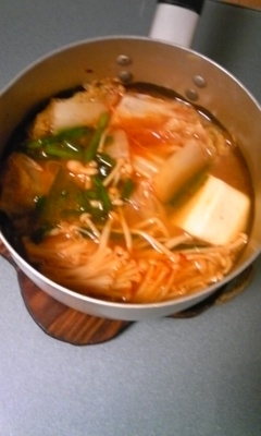 キムチ鍋つゆの素で絹ごし豆腐のスープ