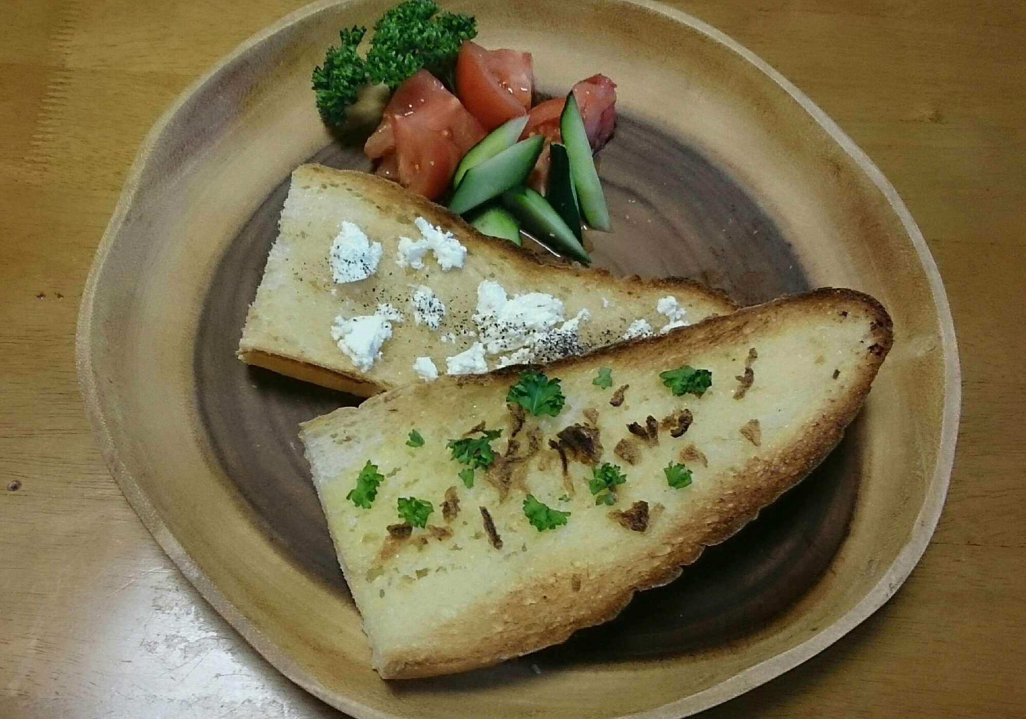ガーリックオニオンとカッテージチーズ蜂蜜トースト