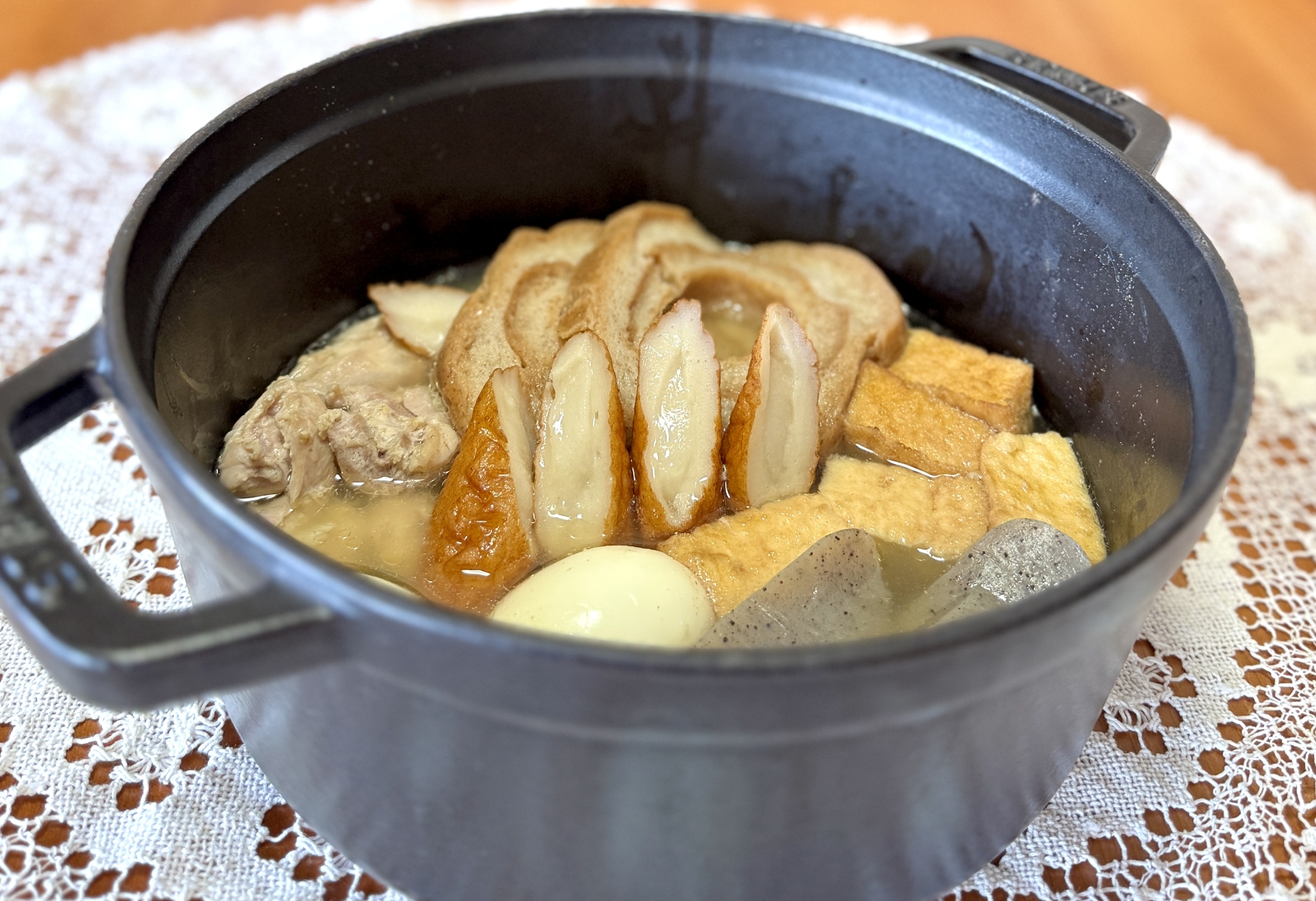 鶏肉•蒟蒻•絹厚揚げ•牛蒡天•ゆで卵•車麩の☆煮絹