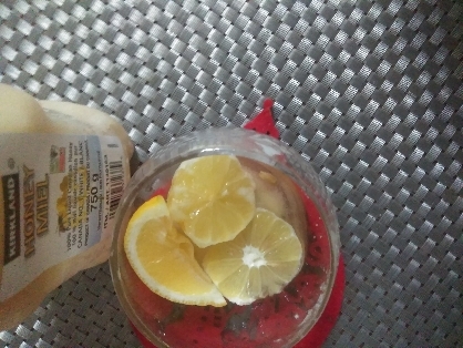 ひろりんちゃん
蜂蜜冬はカタマるのよね！
レモン汁に混じり溶けて
くよ♪素敵アイデアありがとー♥️