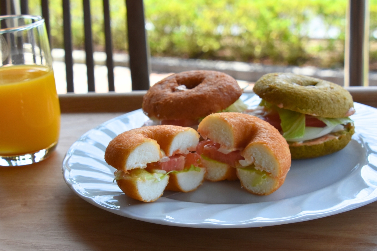 ヘルシーおさかなドーナツの野菜サンド