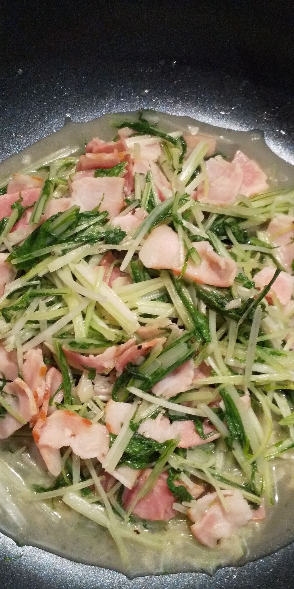 水菜とベーコンの炒め物