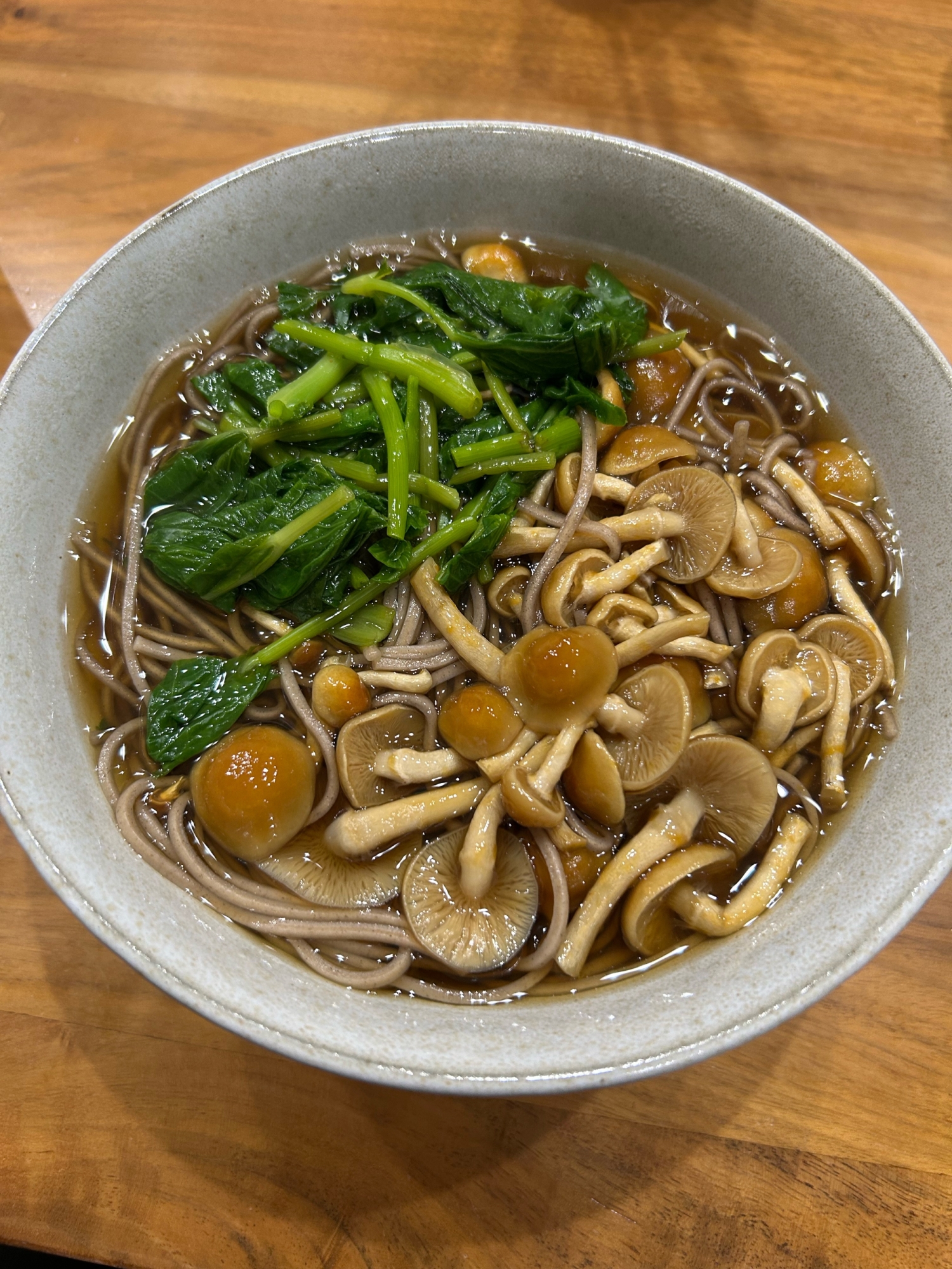 なめことみつばの蕎麦