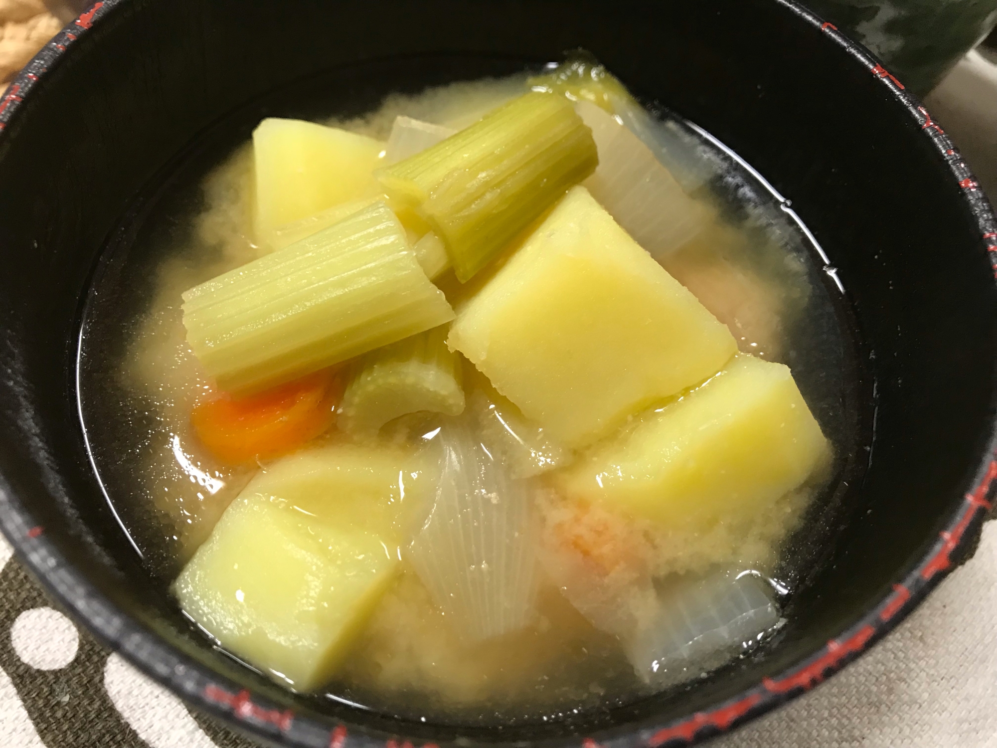 セロリ&ジャガイモ&たまねぎの味噌汁