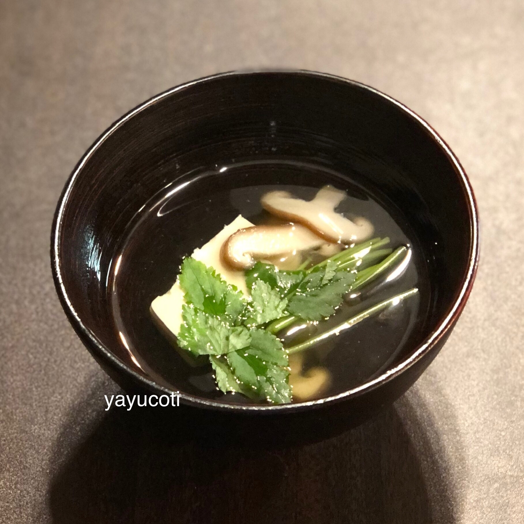 梅昆布茶で簡単！豆腐と椎茸のお吸い物