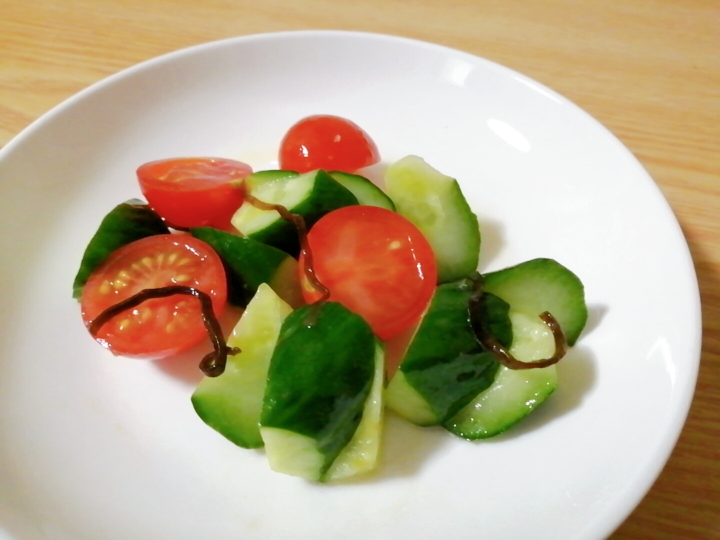 簡単☆きゅうりとミニトマトと塩昆布のサラダ