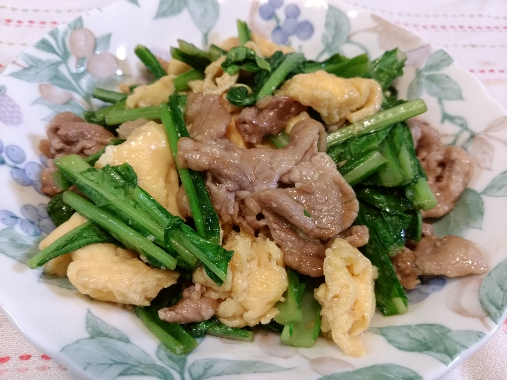 小松菜と炒り卵と豚の炒め物