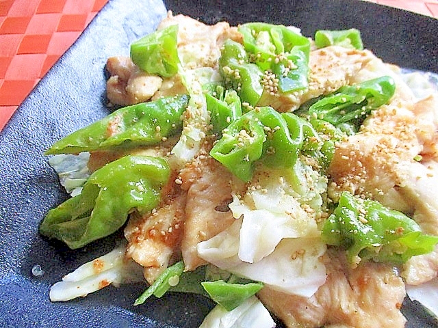 レンジで簡単！鶏むね肉と野菜のピリ辛味噌