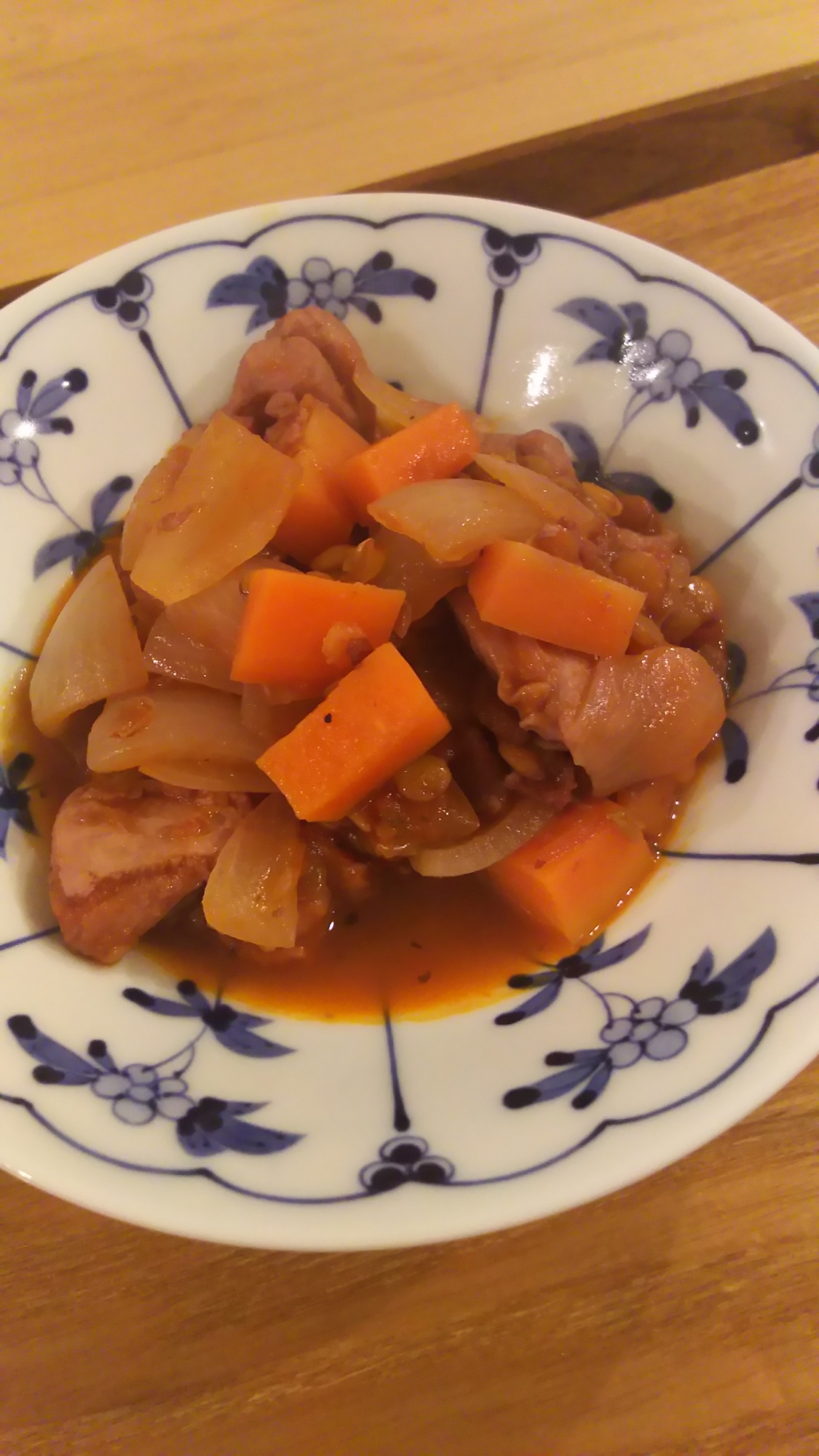 チキンとレンズ豆のトマト煮込