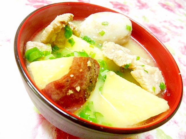 ホコホコ❤里芋と豚もも肉の酒粕味噌汁❤
